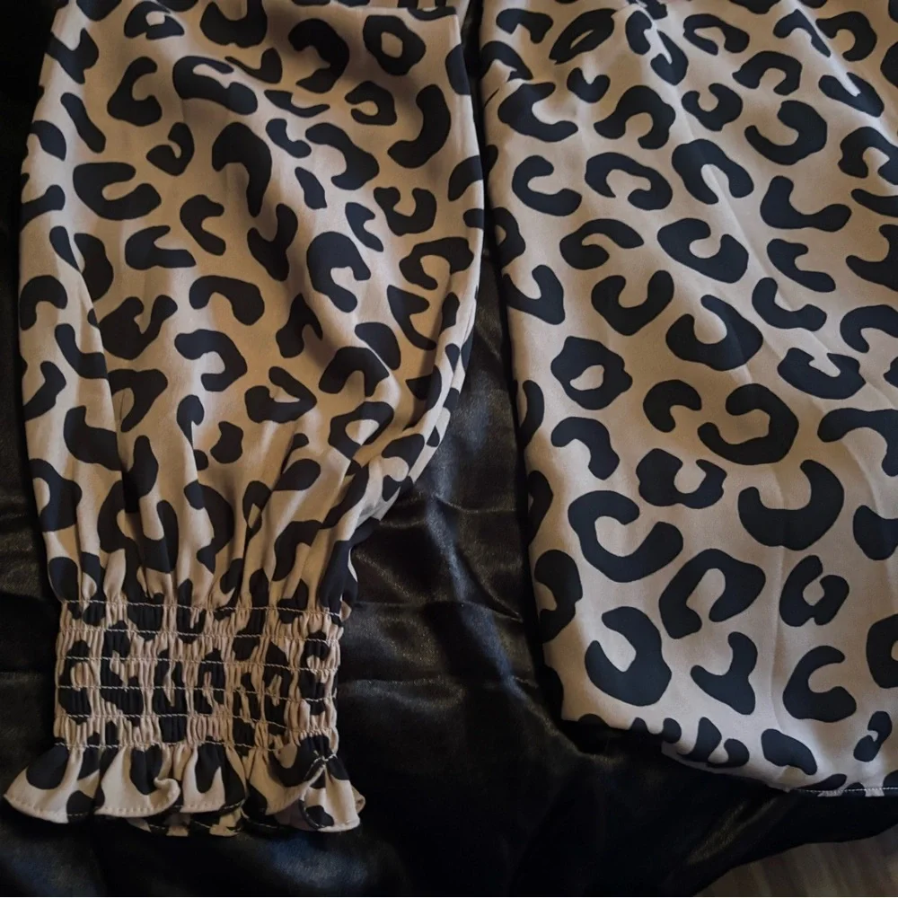 Kate Spade Tan Leopard Print long sleeve Blouse - Picture 6 of 15